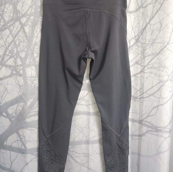Victoria's Secret Pink Sport Leggings Capris Lace Embellished Hem Gray Small - Picture 3 of 7